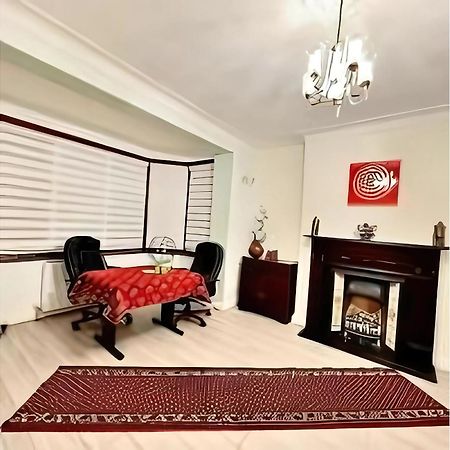Beautiful Double En-Suite Room, Separate Entrance, Ilford, Central Line Gants Hill, Free Parking Екстериор снимка
