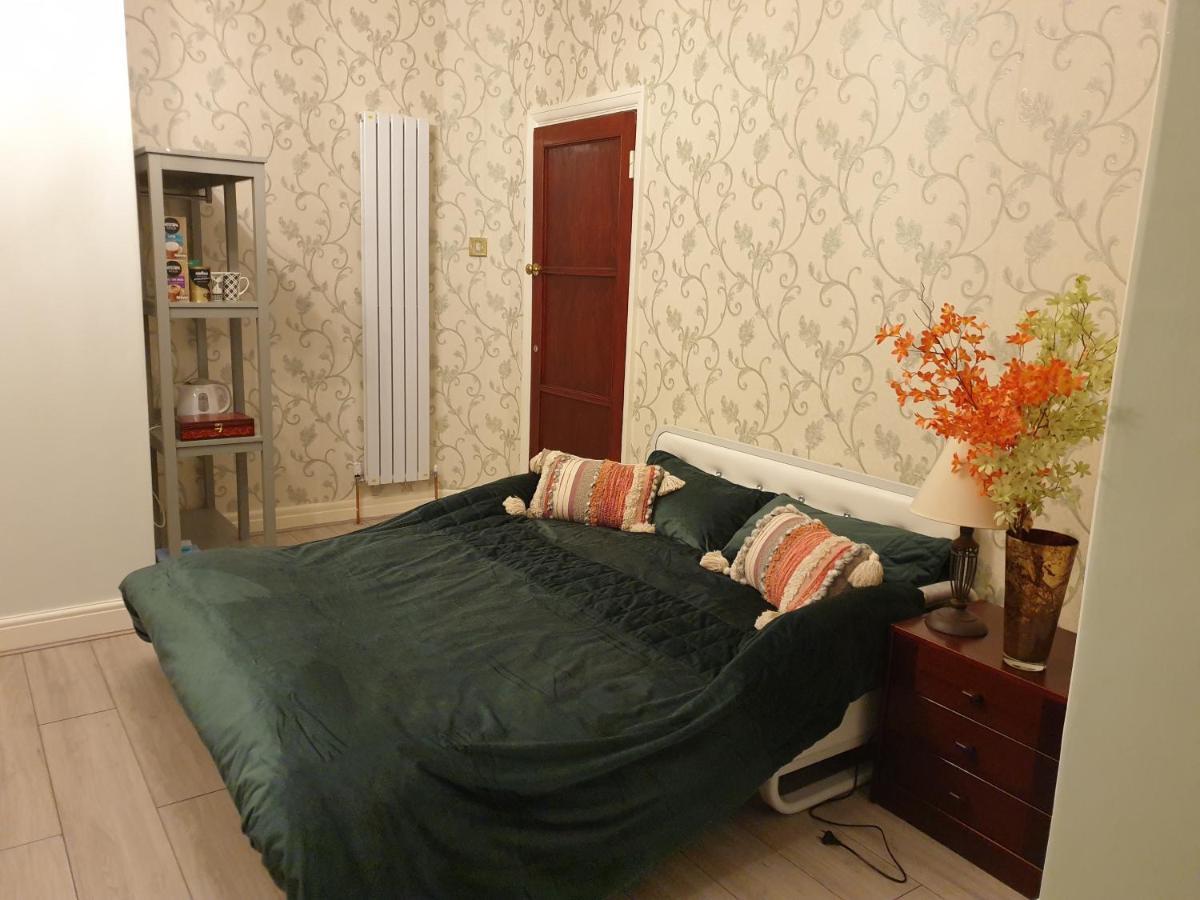 Beautiful Double En-Suite Room, Separate Entrance, Ilford, Central Line Gants Hill, Free Parking Екстериор снимка