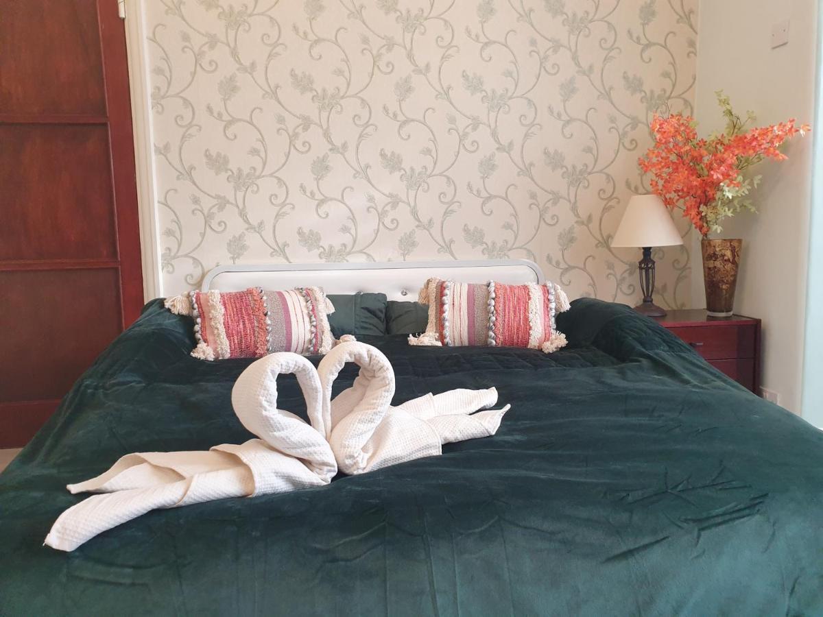 Beautiful Double En-Suite Room, Separate Entrance, Ilford, Central Line Gants Hill, Free Parking Екстериор снимка