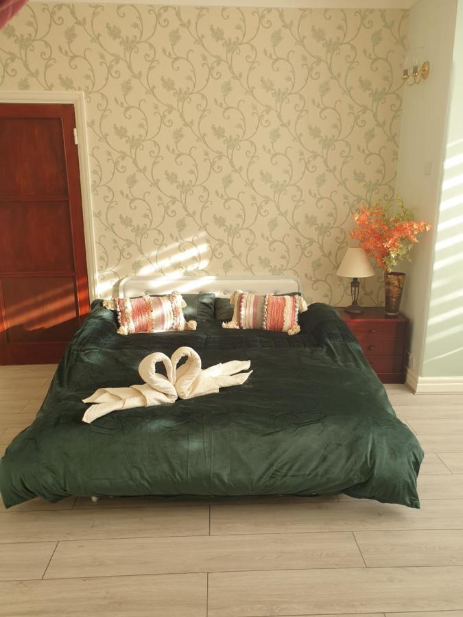 Beautiful Double En-Suite Room, Separate Entrance, Ilford, Central Line Gants Hill, Free Parking Екстериор снимка