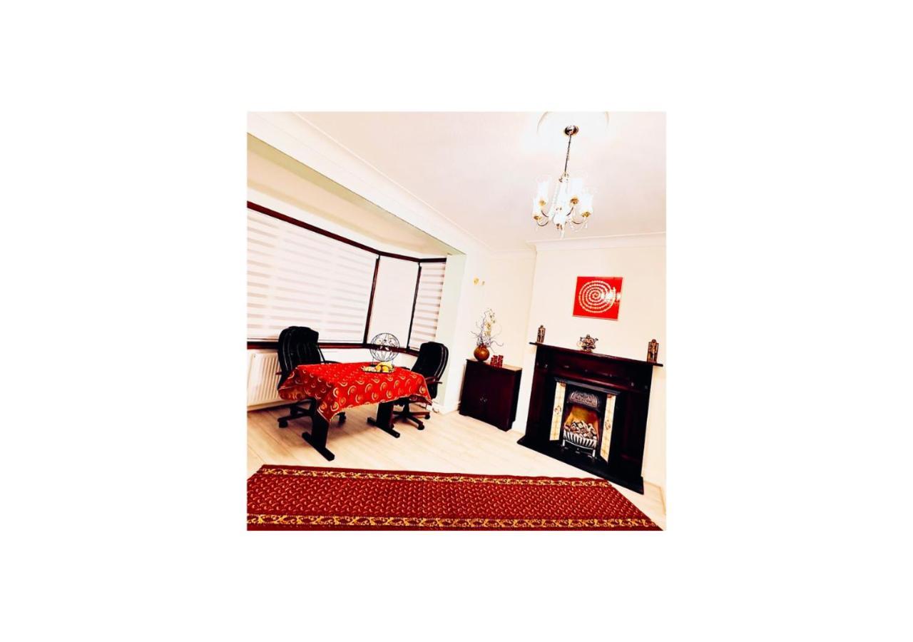 Beautiful Double En-Suite Room, Separate Entrance, Ilford, Central Line Gants Hill, Free Parking Екстериор снимка